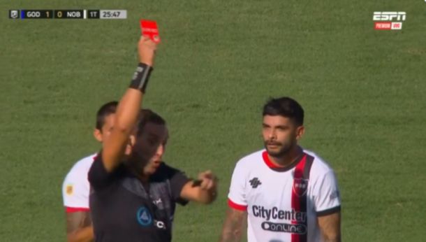 Éver Banega nuevamente expulsado en Newells: su antecedente con Fernando Rapallini