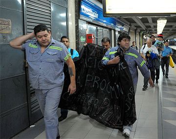 Citan a metrodelegados para evitar un paro en el subte