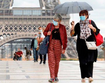 Francia y Grecia imponen vacunación obligatoria para el personal de salud