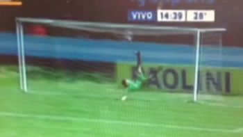 mira la espectacular atajada de chilena de un arquero del ascenso mira la espectacular atajada de chilena de un arquero del ascenso