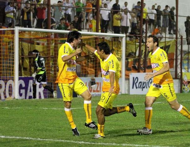 Otra vez barras: ahora atacaron a jugadores de Crucero del Norte