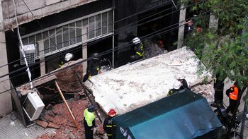 se derrumbo una marquesina y murio un hombre en el centro se derrumbo una marquesina y murio un hombre en el centro