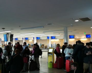 Caos en Aeroparque y Ezeiza por una protesta contra las low cost