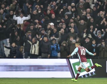 El 10 definió con clase con su pierna menos hábil