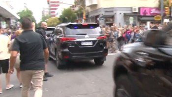 el momento en que atacaron la camioneta de milei en mar del plata el momento en que atacaron la camioneta de milei en mar del plata