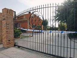 Le cortaron el wifi, mató a toda su familia y vivió con los cuerpos