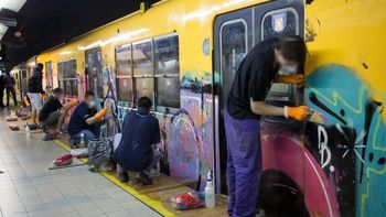 #rompepaga: obligan a mas graffiteros a limpiar los subtes que vandalizaron #rompepaga: obligan a mas graffiteros a limpiar los subtes que vandalizaron
