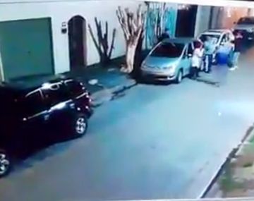 Brutal asalto en La Plata: le dispararon a un jubilado y su nieto salió a defenderlo con un palo