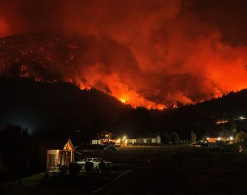 Incendios forestales en Chubut: controlaron las llamas en El Bolsón pero ahora el fuego se extiende a Epuyén
