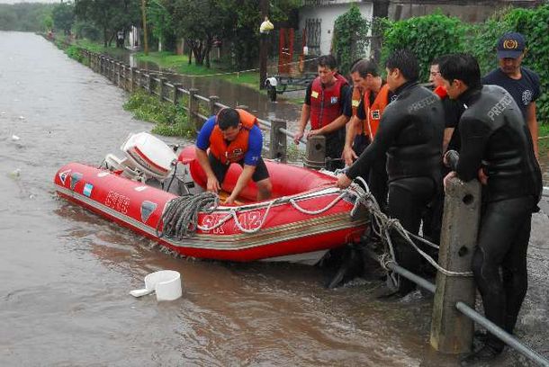 Se desbordó el río Matanza y hay evacuados en Provincia