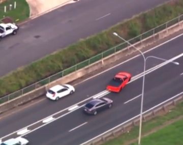 Dramática persecución: un adolescente roba un auto y trata de escaparse de la policía