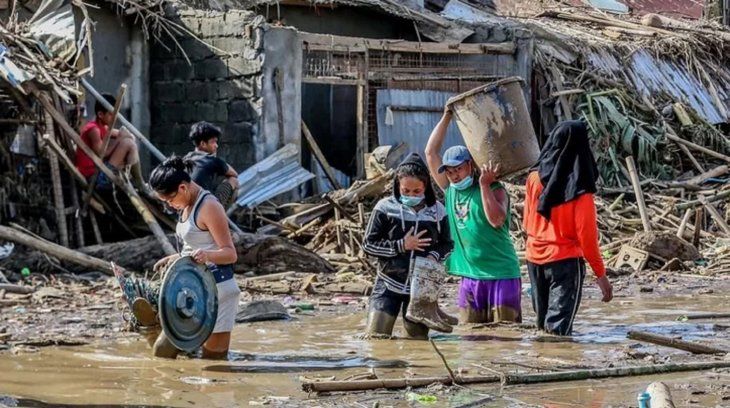 Ya son 42 los muertos por deslizamientos de tierra e inundaciones en Filipinas