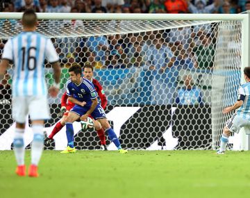 Reviví los goles de la victoria argentina en el debut frente a Bosnia en el Mundial