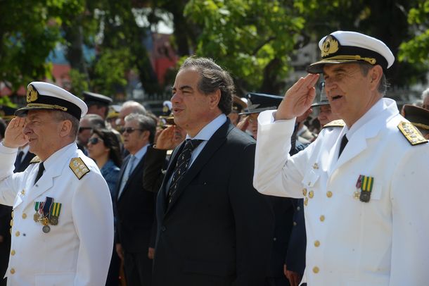 Tomaron juramento el nuevos jefes de la Armada y del Ejército