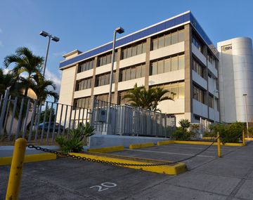 Muere un bebé después de quedarse durante dos horas encerrado en el auto de su padre