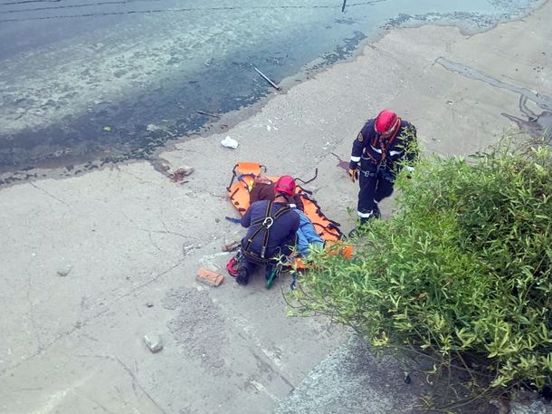 La Plata: apareció flotando un cadáver en el Arroyo del Gato
