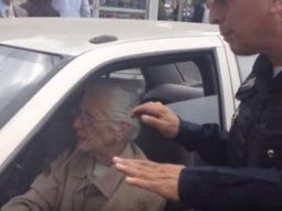 rapida y furiosa: abuela atropello a ciclista, no le hizo caso a la policia y se fugo rapida y furiosa: abuela atropello a ciclista, no le hizo caso a la policia y se fugo