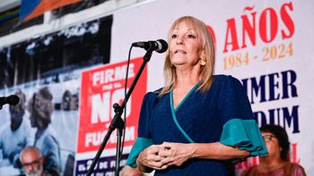 La precandidata presidencial del Frente Amplio, Carolina Cosse, insiste en modificar artículos de la LUC para endurecer controles. La precandidata presidencial del Frente Amplio, Carolina Cosse, insiste en modificar artículos de la LUC para endurecer controles.