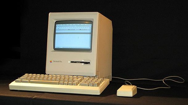 Un fánatico se conecta a Internet con una Mac de 27 años
