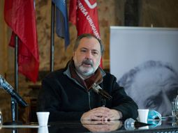 El senador Jorge Gandini quiere que su sector, Por la patria, impulse a un candidato wilsonista. El senador Jorge Gandini quiere que su sector, Por la patria, impulse a un candidato wilsonista.