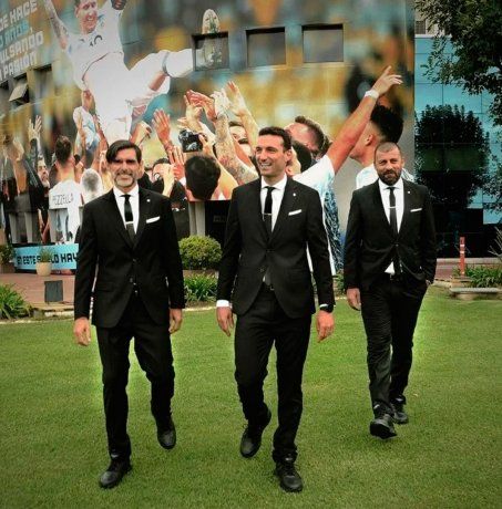 Scaloneta de gala: el look de la Selección para el sorteo del Mundial de Qatar 2022