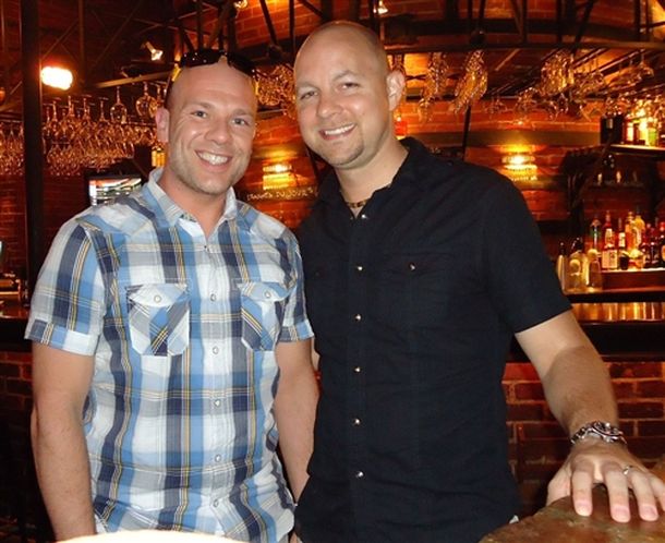 Christopher y Martin denunciaron a la aerolínea