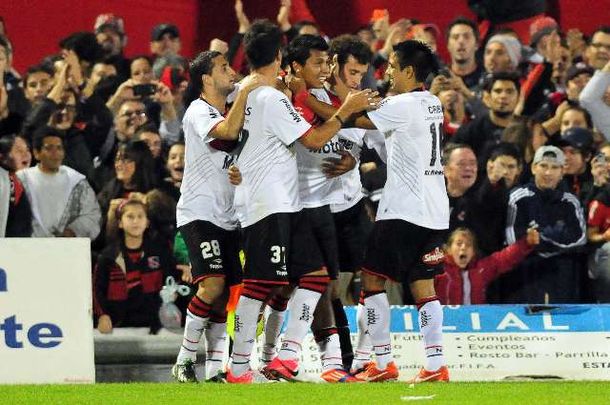 Paliza: Newells aplastó a Boca y sigue como único líder