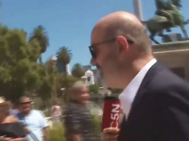 Federico Sturzenegger huyó de un móvil de C5N