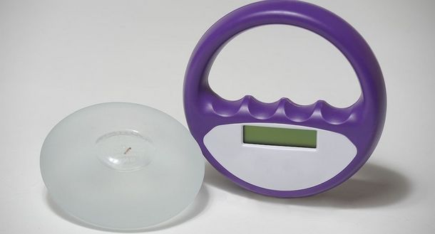 Implantan la primera prótesis mamaria con chip del país