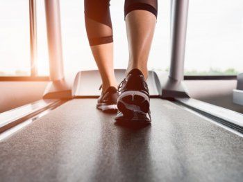 Cuánto tiempo se debe caminar en un cinta para adelgazar