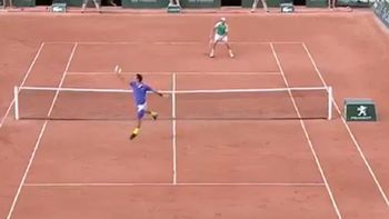 Tomic terminó aplaudiendo a Thiem en un punto increíble Tomic terminó aplaudiendo a Thiem en un punto increíble