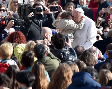 El Papa suspendió audiencias de este jueves por un cuadro de fiebre