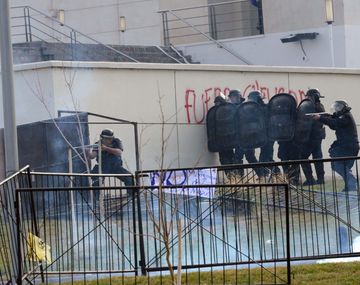 Fuerte cruce entre Sapag y docentes por el accionar policial