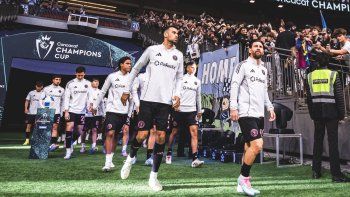 messi volvio a entrenarse tras su lesion y crecen las chances de jugar en la mls messi volvio a entrenarse tras su lesion y crecen las chances de jugar en la mls