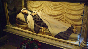 Mausoleo de Santa Teresa en el Convento Carmelita en Lisieux. Mausoleo de Santa Teresa en el Convento Carmelita en Lisieux.