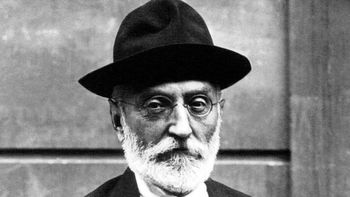 Para Unomuno, sentir y ser conscientes de lo que duele ayuda a darle más valor a lo que vivimos. Para Unomuno, sentir y ser conscientes de lo que duele ayuda a darle más valor a lo que vivimos.