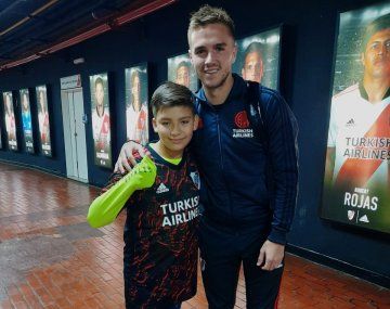 A nene víctima de bullying le arruinaron su camiseta de River y un jugador le regaló una nueva