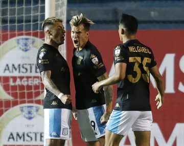 Racing venció a Nacional y avanza a los octavos de final