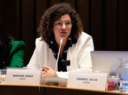 Luego de denunciar a Gustavo Olmos a nivel partidario, Martina Casás presentó su denuncia formal ante la Justicia. Luego de denunciar a Gustavo Olmos a nivel partidario, Martina Casás presentó su denuncia formal ante la Justicia.