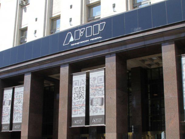 AFIP intimó a casi 2 mil contribuyentes con cuentas en el exterior