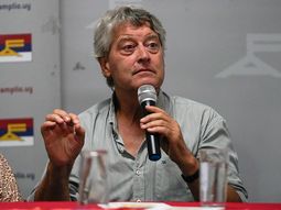 Rafael Michelini deslizó a la prensa que una precandidatura presidencial de Mario Bergara es una estrategia electoral. Rafael Michelini deslizó a la prensa que una precandidatura presidencial de Mario Bergara es una estrategia electoral.