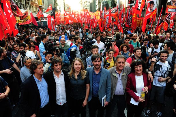 Del Caño: Somos la única fuerza que planteó la agenda de las mujeres y los trabajadores