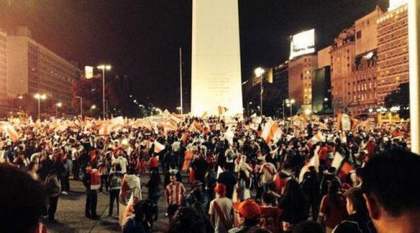 VIDEO: El perro Daniel Osvaldo estuvo en los festejos de River campeón