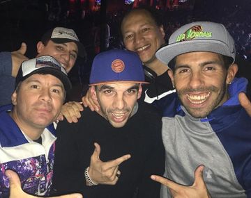 Carlitos la pasó bien junto a Pablo Lescano y otros amigos