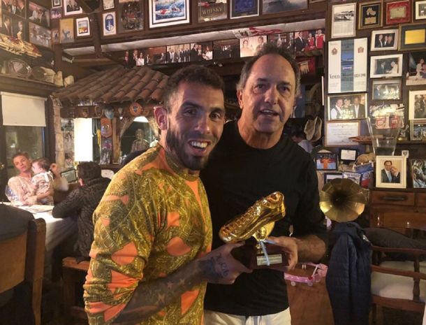 Reunión de goleadores: Tevez y Scioli volvieron a jugar juntos