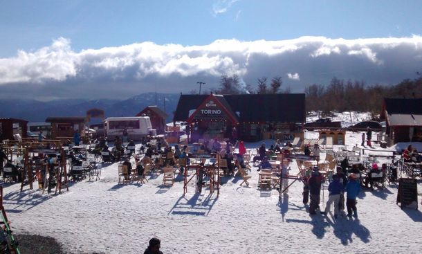 Fiesta anticuarentena en el Chapelco: cerraron un parador gastronómico y analizan la clausura del centro de esquí