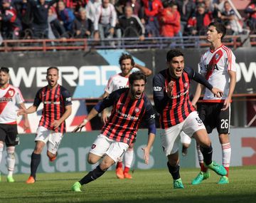 El delantero ya definió y arranca su carrera a puro festejo