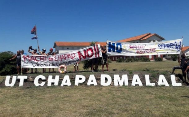 Protesta contra Macri en Chapadmalal