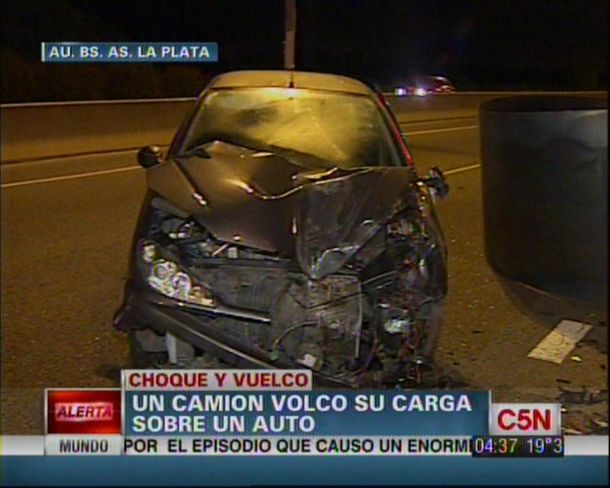 Choque y vuelco en la autopista Buenos Aires-La Plata