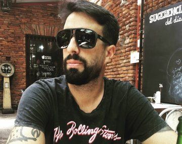 Salió del closet: Azzaro usaría la camiseta de Independiente